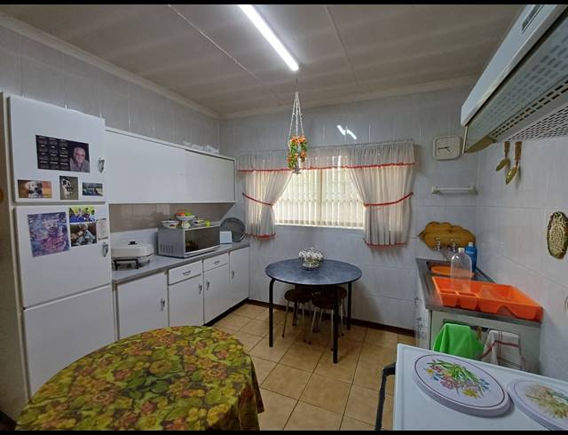 3 BEDROOM HOUSE FOR SALE IN VANDERBIJLPARK SE 6